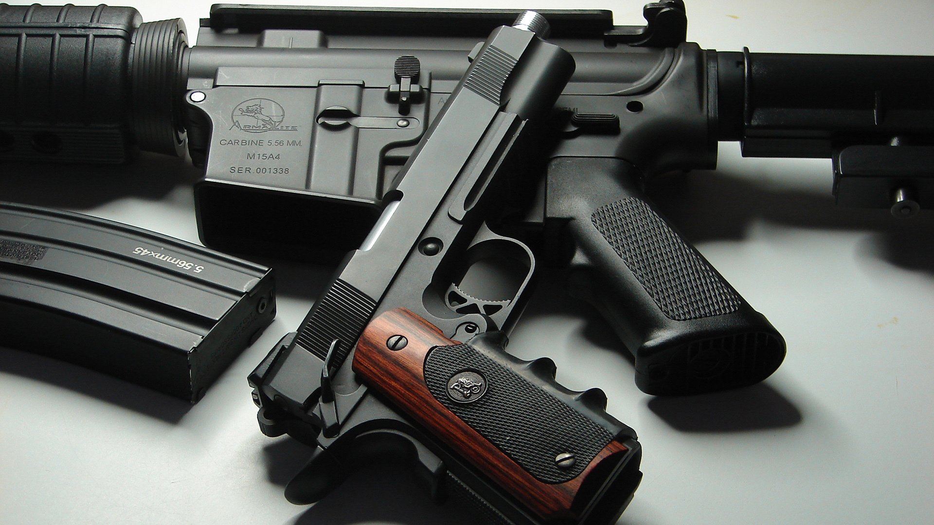 爱游戏app-C罗与队友赛后庆祝气氛欢乐轻松,c罗和谁配合